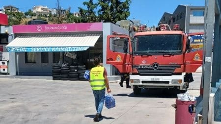  Η Τ.Ο. Μεσογείων-Λαυρεωτικής του ΚΚΕ μοίρασε νερά και σνακ σε πυρόπληκτους και πυροσβέστες