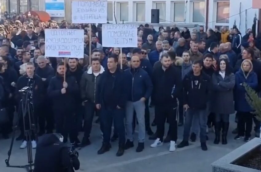  Διαδηλώνουν οι Σέρβοι στο Κοσσυφοπέδιο (Vid)