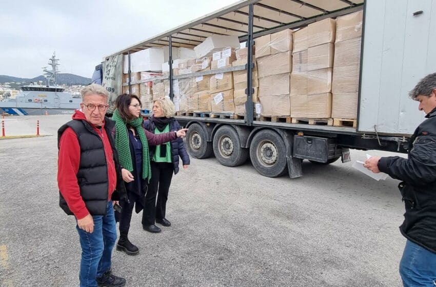  Δήμος Χαλανδρίου: Παραδόθηκαν στο Αϊβαλί 500 κιβώτια ανθρωπιστικής βοήθειας