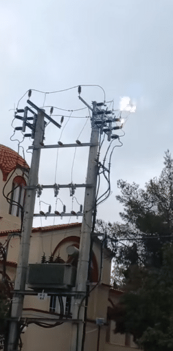  Νέα Ιωνία: Βραχυκύκλωμα σε μετασχηματιστή ρεύματος (video)