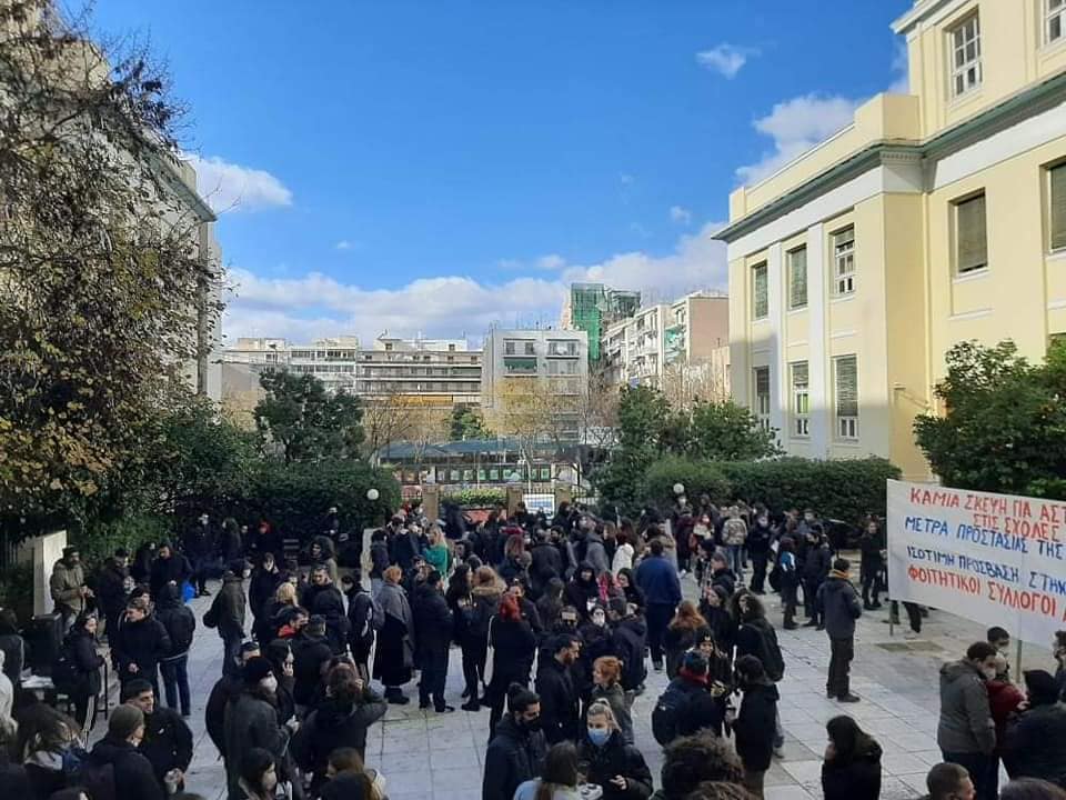Πυροβόλησε τρεις φορές στον αέρα αστυνομικός στην ΑΣΟΕΕ