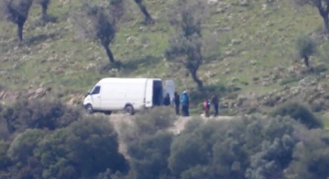 New York Times: Η Ελλάδα πιάστηκε να αφήνει μετανάστες στη θάλασσα (video)