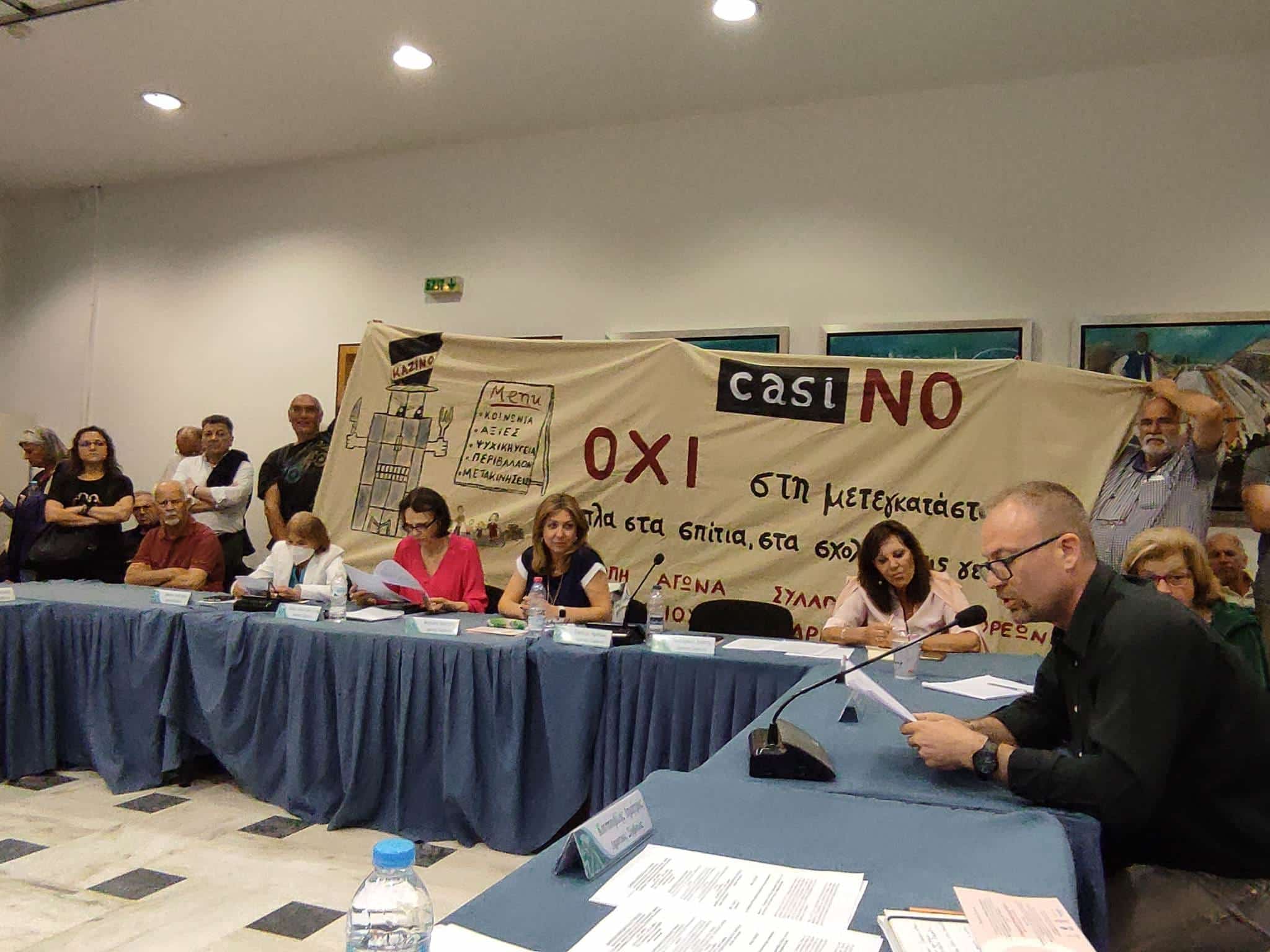 Έφερε την αστυνομία στο δημοτικό συμβούλιο