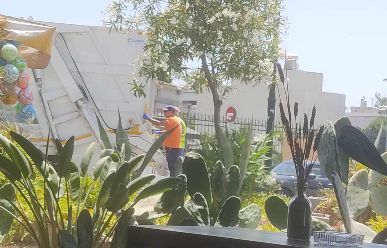 Στο Δήμο Μεταμόρφωσης εργάζονται στον καύσωνα!