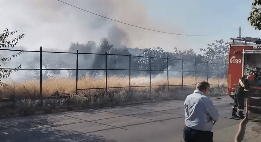 Φωτιές: Γιατροί έπιασαν λάστιχα και κουβάδες στο Θριάσιο