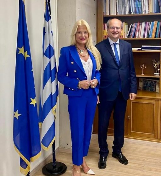 Η υποψήφια Δήμαρχος Λυκόβρυσης – Πεύκης Μ. Πατούλη Σταυράκη,συναντήθηκε με τον ΥΠ.ΟΙΚ. Κωστή Χατζηδάκη