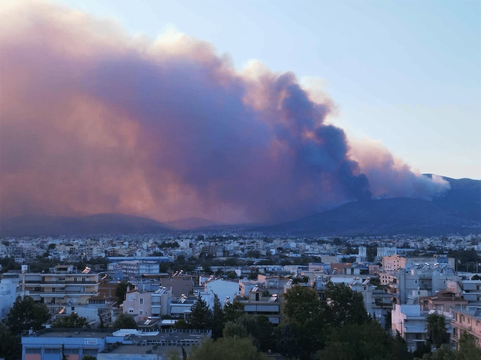 Φωτιά για 3η μέρα η Πάρνηθα - Εκτός ελέγχου σε Έβρο και Ροδόπη