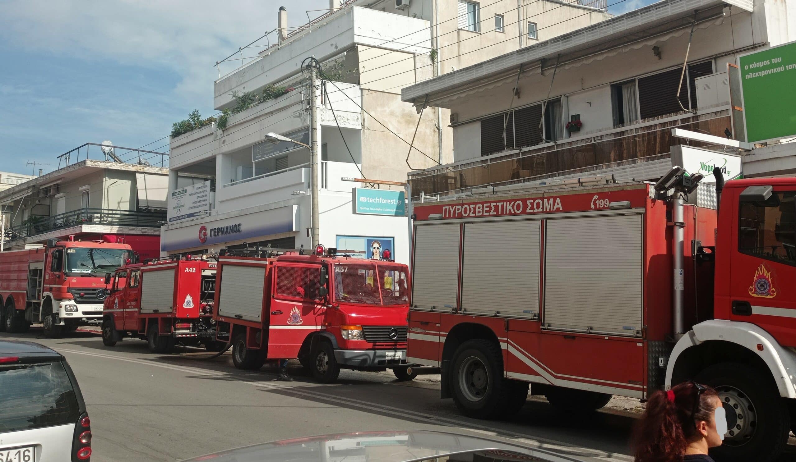 Φωτιά σε συνεργείο στο Ηράκλειο την Πέμπτη (video)