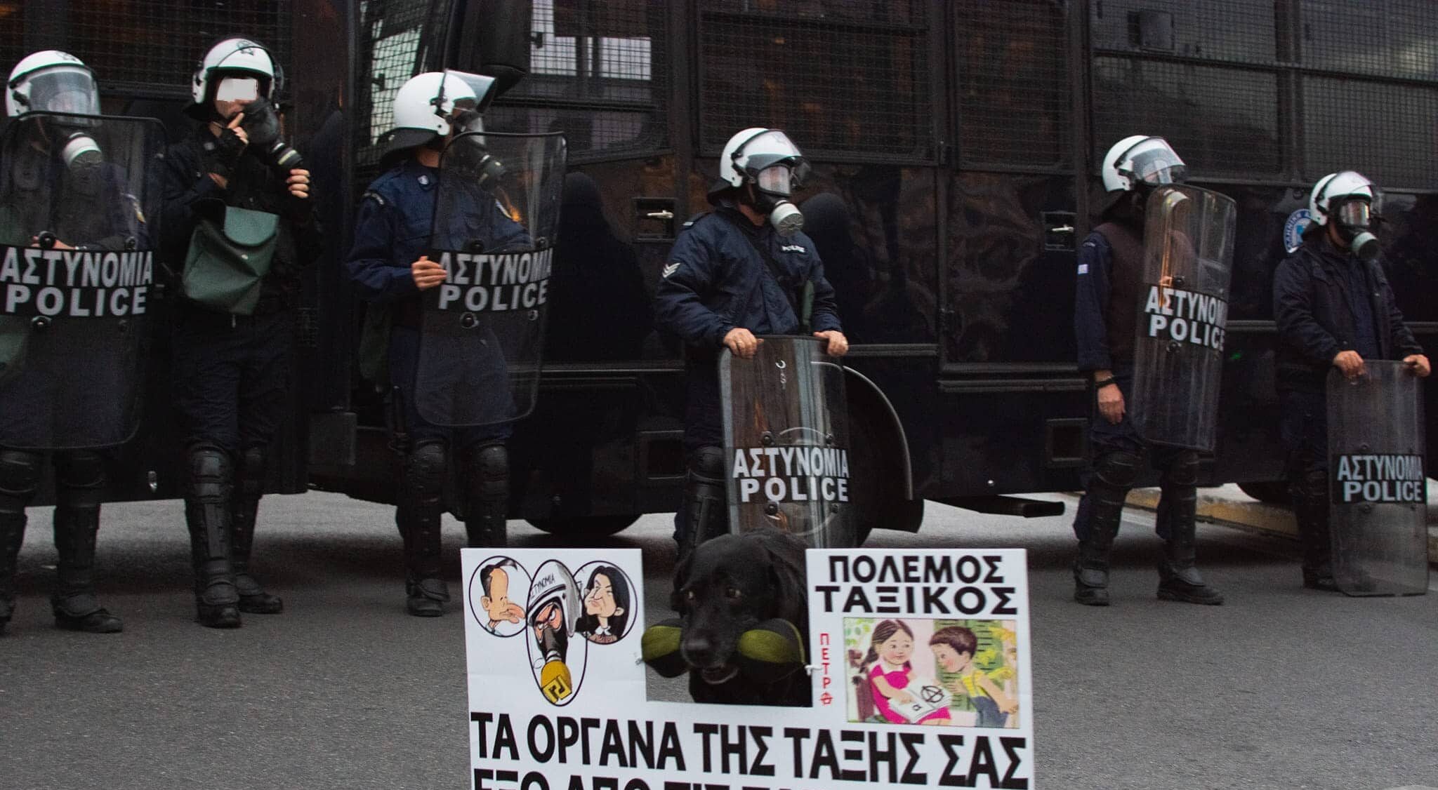 Επεισόδια στη Λεωφόρο Μεσογείων για τον 17χρονο Χρ. Μιχαλόπουλο Νέα έξωση στο Περιστέρι