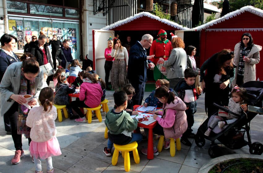  Χριστουγεννιάτικο “σπιτάκι” στην κεντρική πλατεία Χαλανδρίου έστησε η Κοινωνική Υπηρεσία του Δήμου