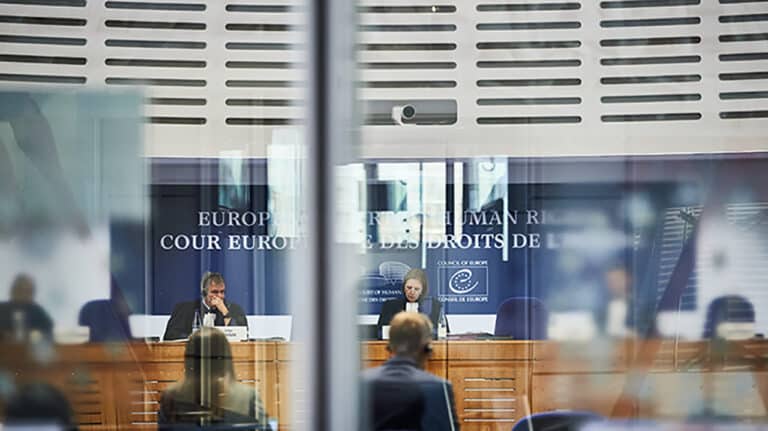 Ηχηρή απόφαση του Ευρωπαϊκού Δικαστηρίου για τη διαπόμπευση οροθετικών γυναικών