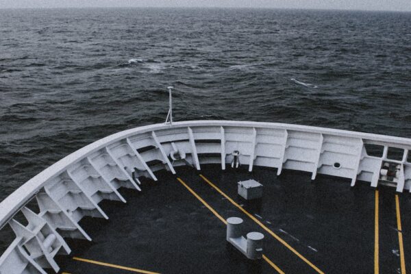 Δεμένα τα πλοία για Κυκλάδες