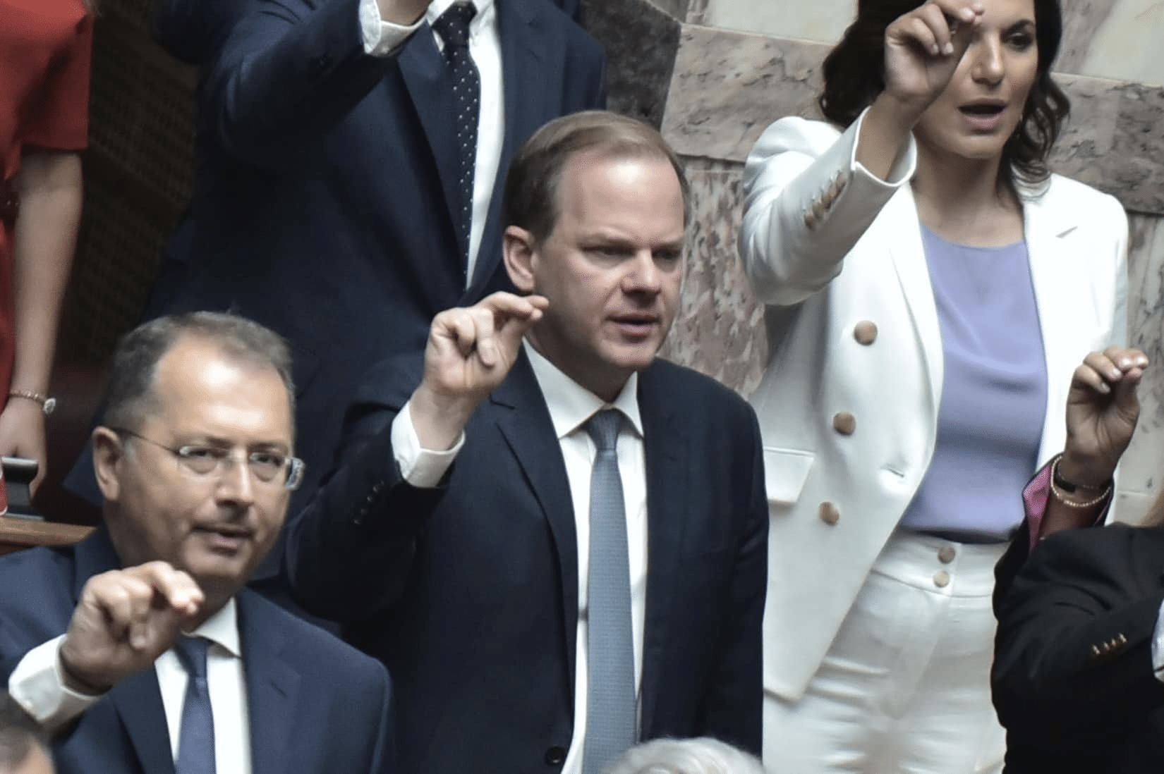Τέμπη: Σήμερα η ομιλία Καραμανλή για την πρόταση δυσπιστίας