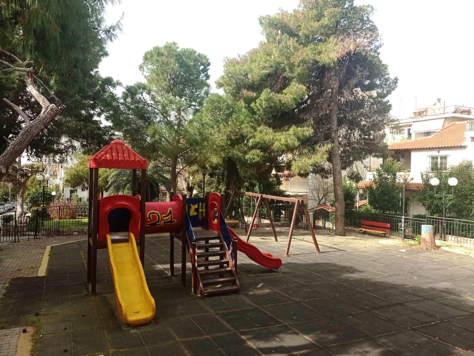 Ηράκλειο: Κλειστή για ένα μήνα παιδική χαρά στην Καναπίτσα