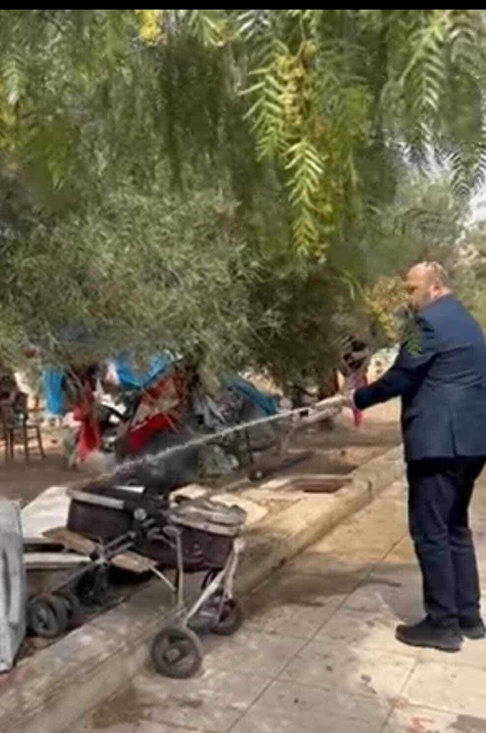 Πέραμα: Τη «ρατσιστική συμπεριφορά του Δημάρχου» καταδικάζει η ΑΝΤΑΡΣΥΑ