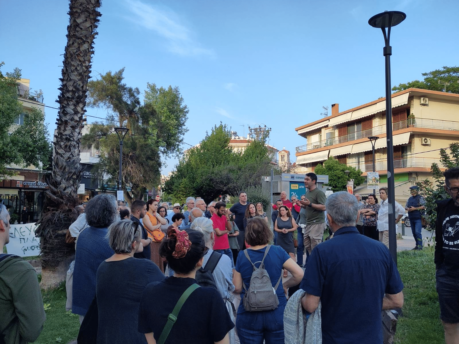 Π. Αντωνίου για τραπεζοκαθίσματα: «Αλλάζουμε» τα φώτα στον δημόσιο χώρο