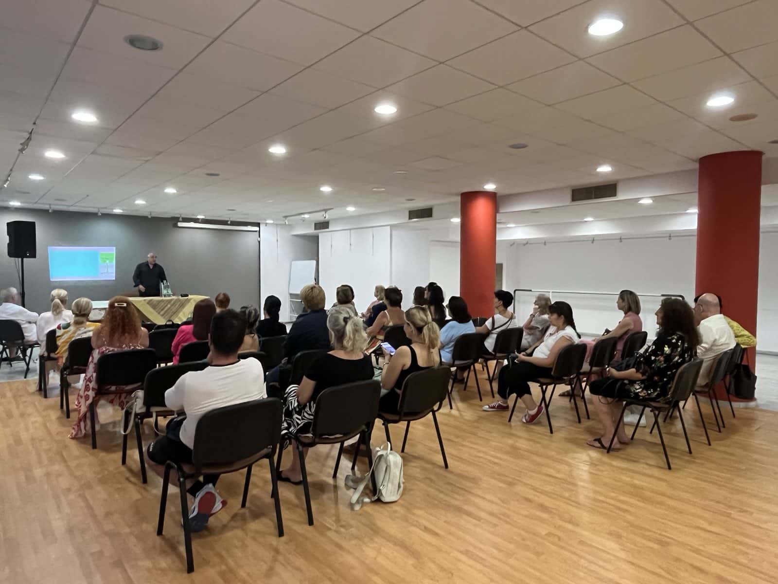 Πραγματοποιήθηκε η παρουσίαση του βιβλίου  της Καλλιόπης Γιαννάκου "Είμαστε Γυναίκες"