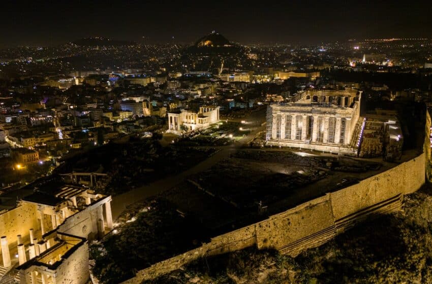  Η Αυγουστιάτικη Πανσέληνος από το  Μουσείο Ακρόπολης