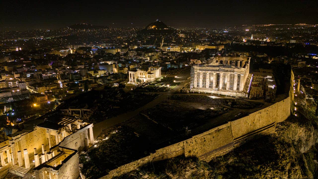 Η Αυγουστιάτικη Πανσέληνος από το Μουσείο Ακρόπολης