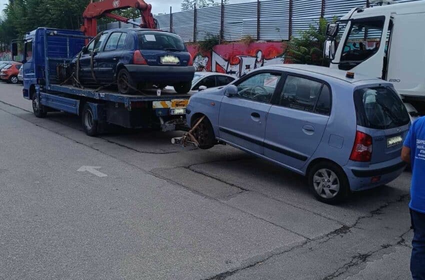 Συνεχίζεται εντατικά η απομάκρυνση εγκαταλελειμμένων οχημάτων στη Νέα Ιωνία