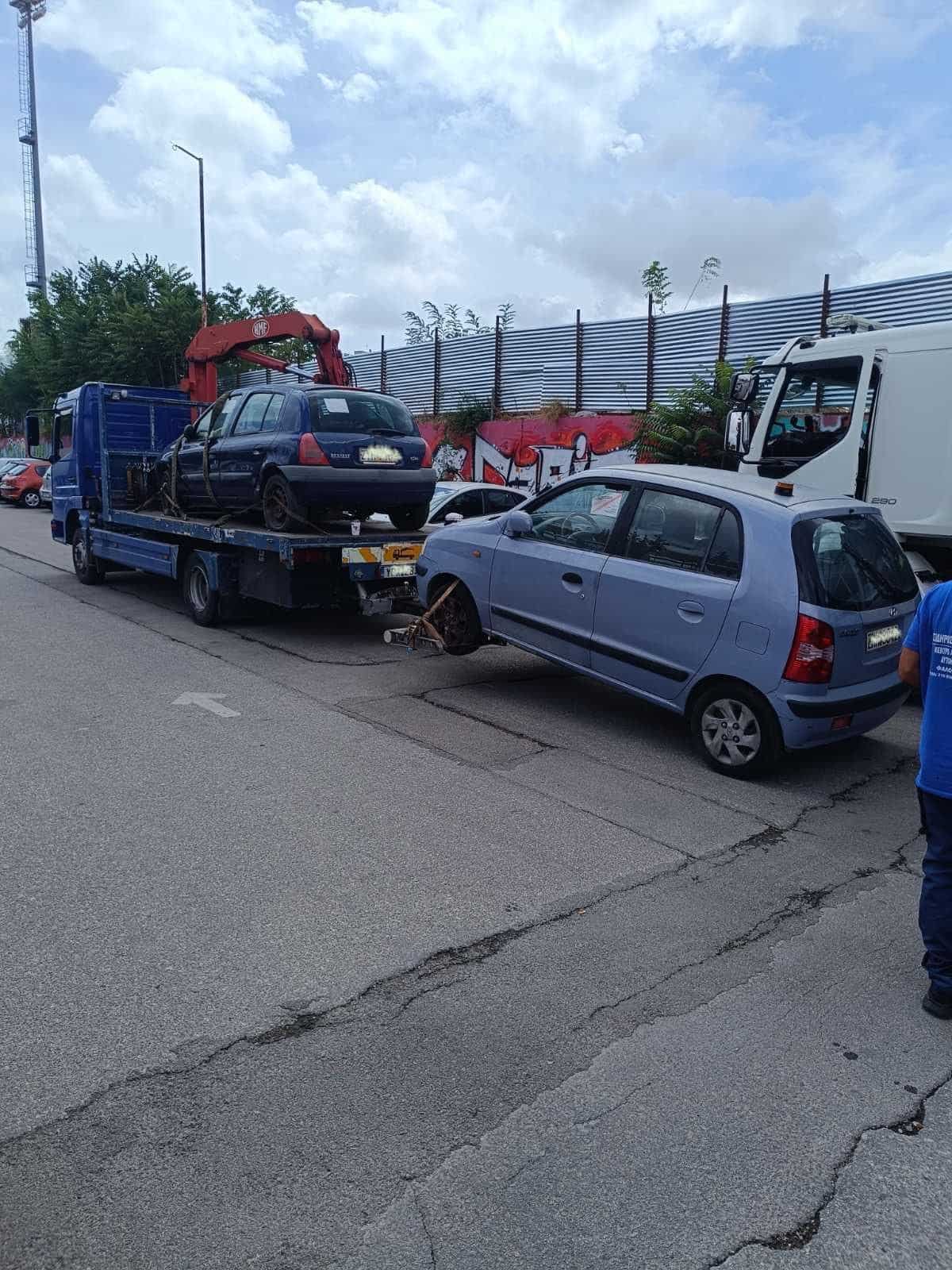 Συνεχίζεται εντατικά η απομάκρυνση εγκαταλελειμμένων οχημάτων στη Νέα Ιωνία
