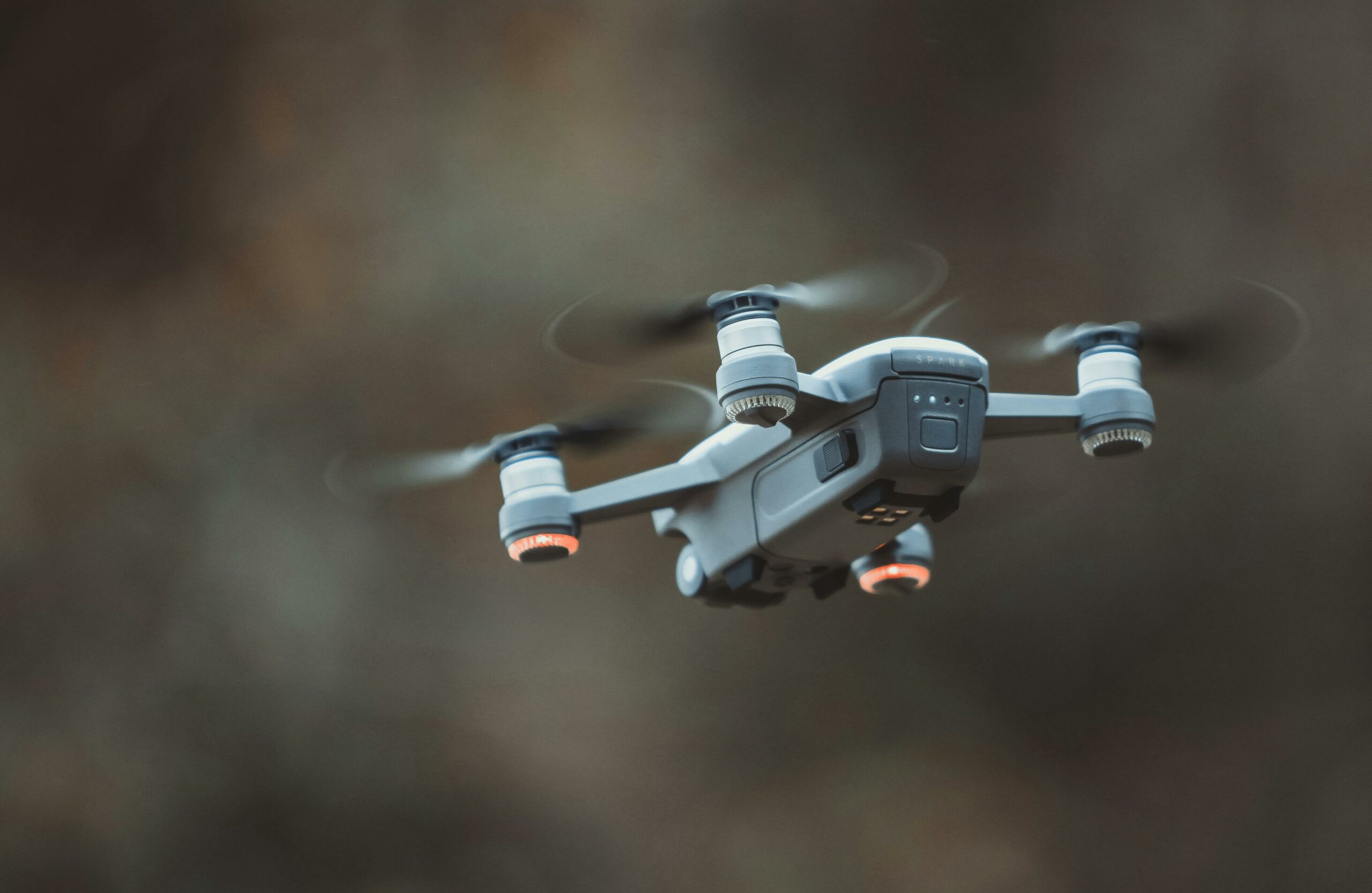 Drone που…μιλάει σε ρόλο φύλακα σε σχολεία καταγγέλλει η ΕΛΜΕ Δυτικής Αττικής