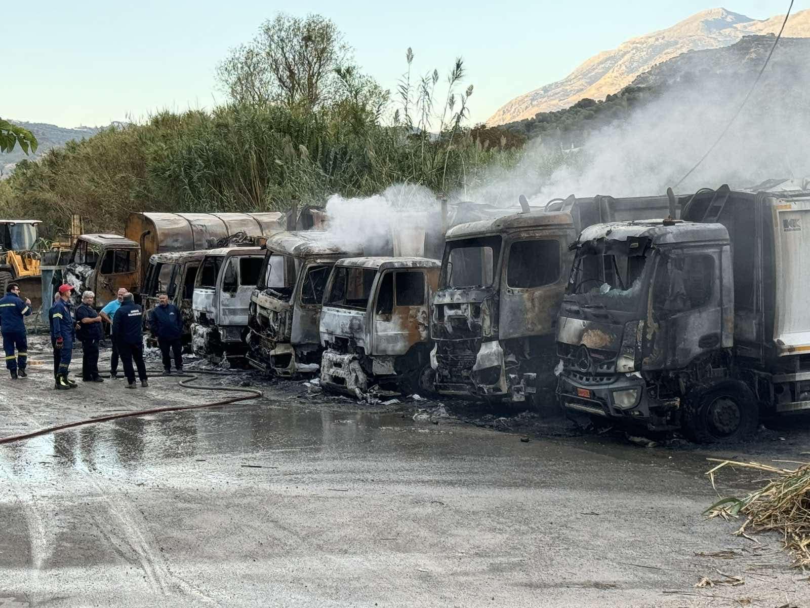 Εμπρησμός σε οκτώ απορριμματοφόρα στην Κρήτη - Τρεις συλλήψεις από την ΕΛ.ΑΣ.