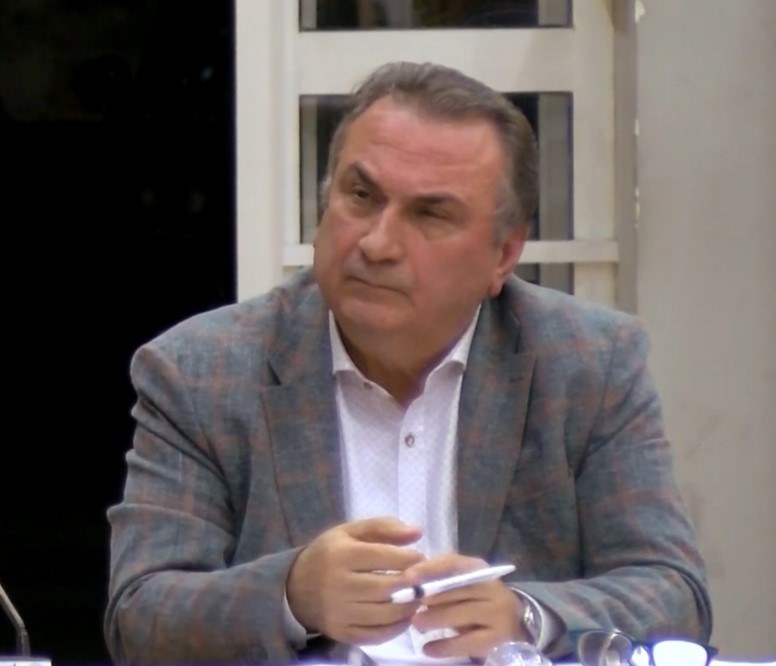Στ. Γατσούλης: Πρέπει να βλέπουν τα παιδιά μας αυτό το αίσχος; (vid)