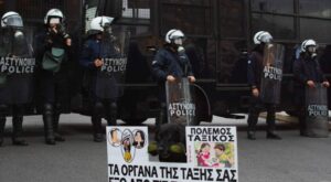 Στον ΟΠΕΚΕΠΕ αγρότες και κτηνοτρόφοι: Στα όρια τους από ευλογιά και καθυστερήσεις στις πληρωμές
