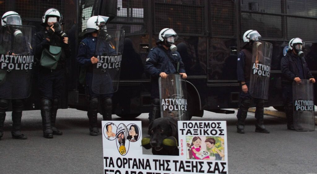 Διαμαρτυρία στο υπ. Προστασίας του Πολίτη από τους φωτορεπόρτερ για τον Μ. Λώλο