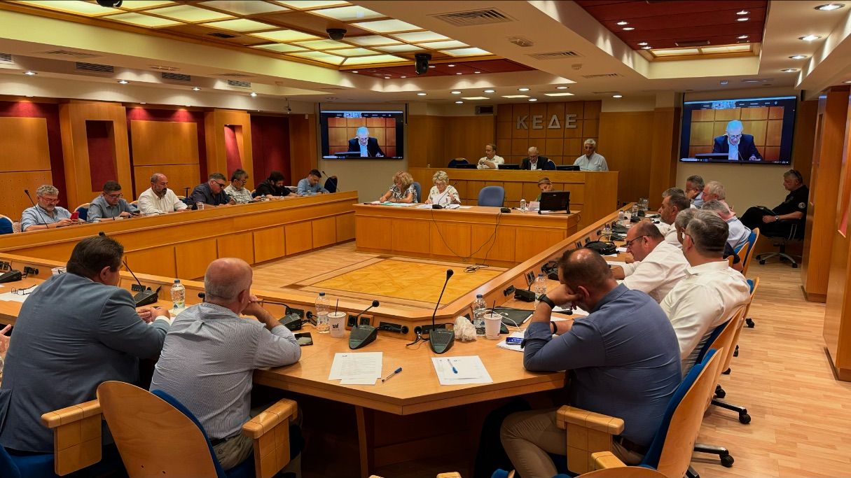 ΚΕΔΕ : Ψήφισμα στήριξης για τους αιρετούς που δικάζονται για το Μάτι