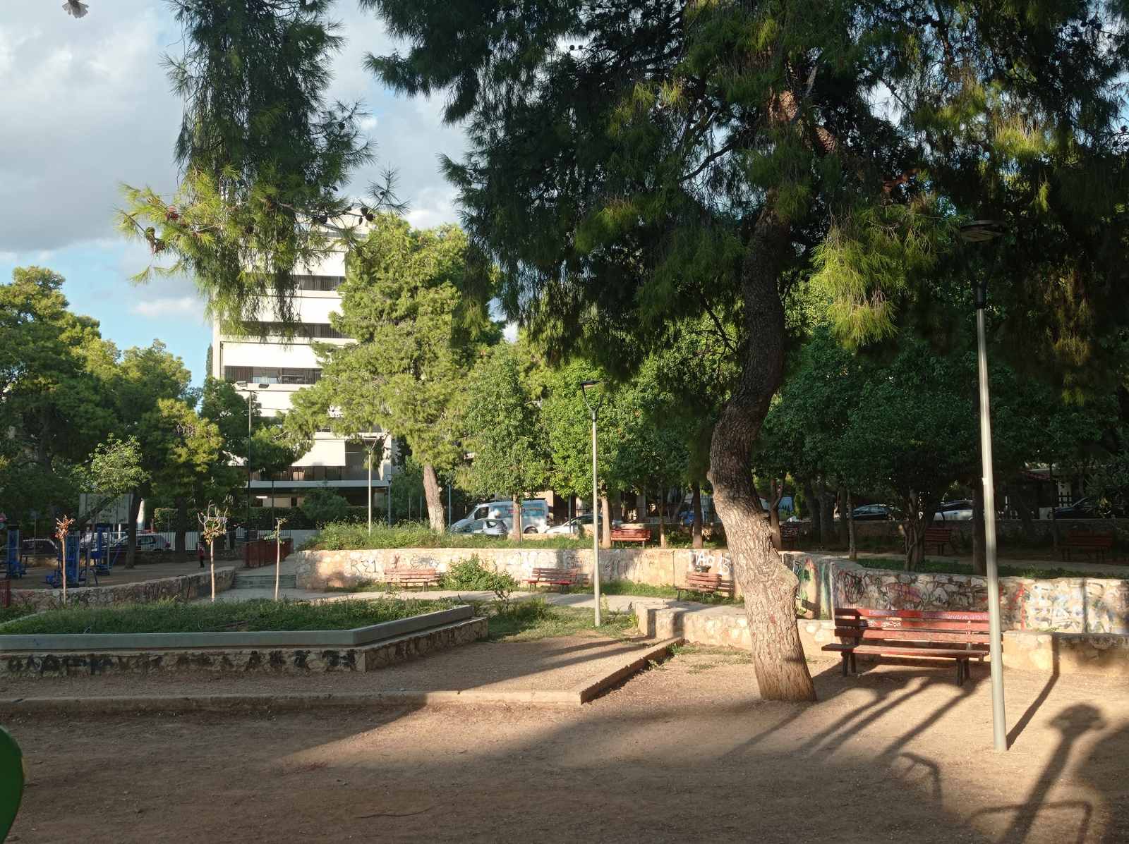 Συλλογή υπογραφών από τους κατοίκους της Μανδηλαρά – Όχι στην τσιμεντοποίηση της πλατείας