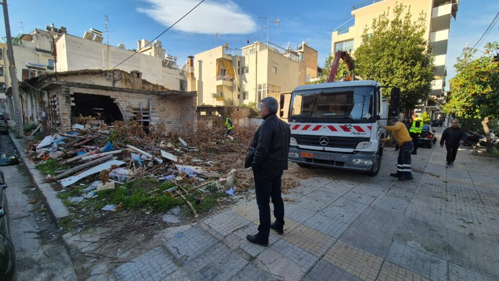 Συνεχίζονται οι καθαρισμοί οικοποπέδων στη Νέα Ιωνία