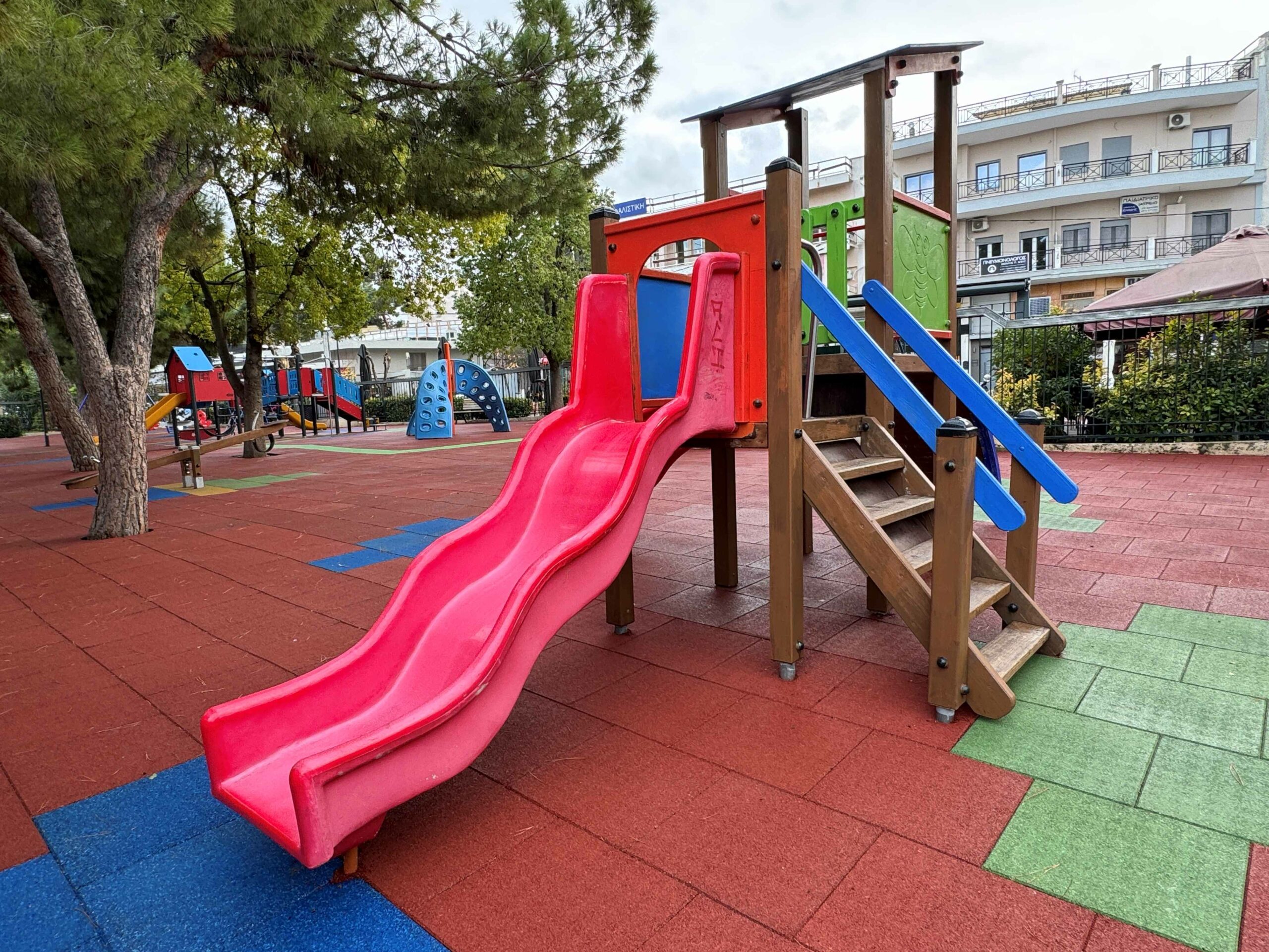 Επαναλειτουργεί η παιδική χαρά στην κεντρική πλατεία Αγίας Παρασκευής