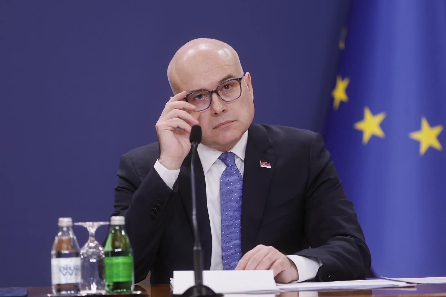 Παραιτήθηκε ο πρωθυπουργός της Σερβίας μετά τις πολύμηνες διαδηλώσεις