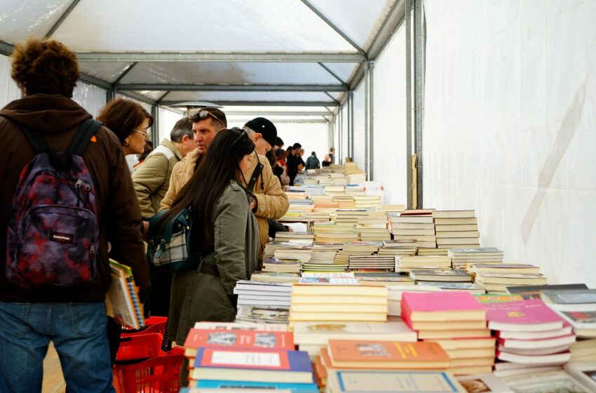  Επιστρέφει το 28ο Παζάρι Βιβλίου στην πλατεία Κλαυθμώνος με βιβλία από 1 ευρώ