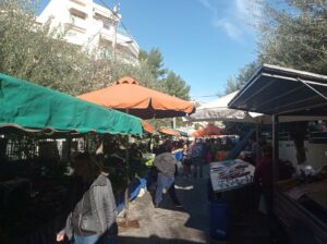 Επαναλειτουργούν οι λαϊκές αγορές - Ανεστάλη η απεργία