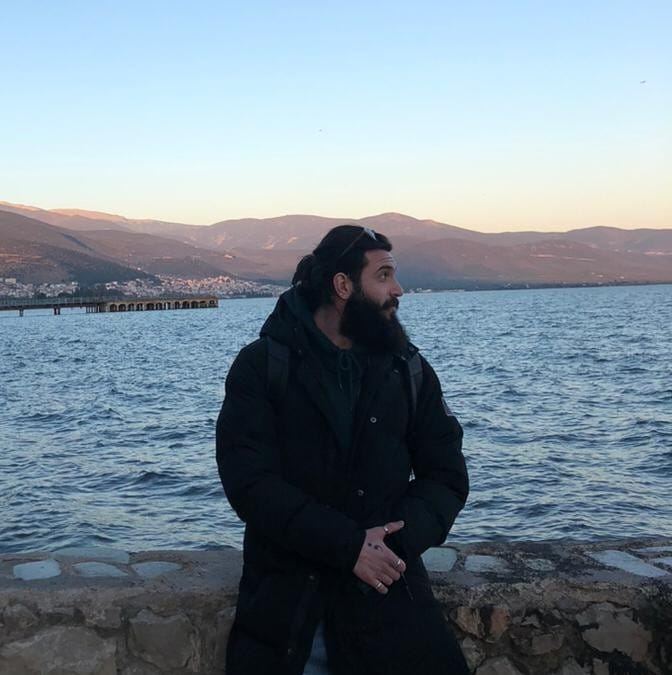Απίστευτη πρόκληση: Συνέλαβαν και προσήγαγαν πολυτραυματία των Τεμπών