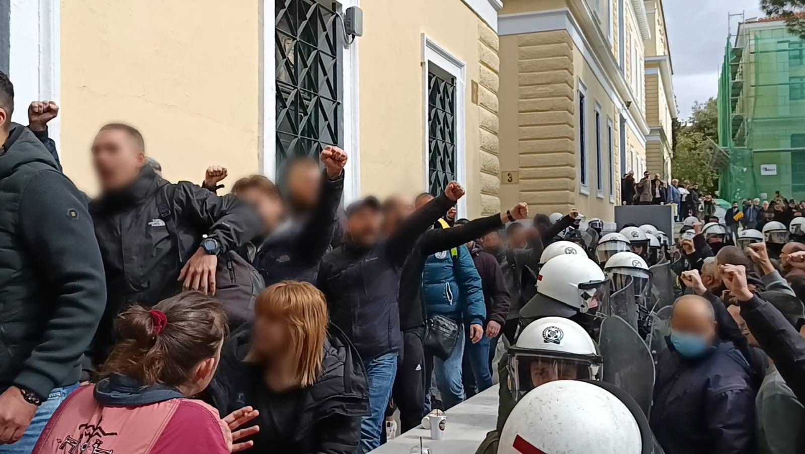 Ελεύθερα τα μέλη του Ρουβίκωνα - Έλειπε ο μάρτυρας της Hellenic Train