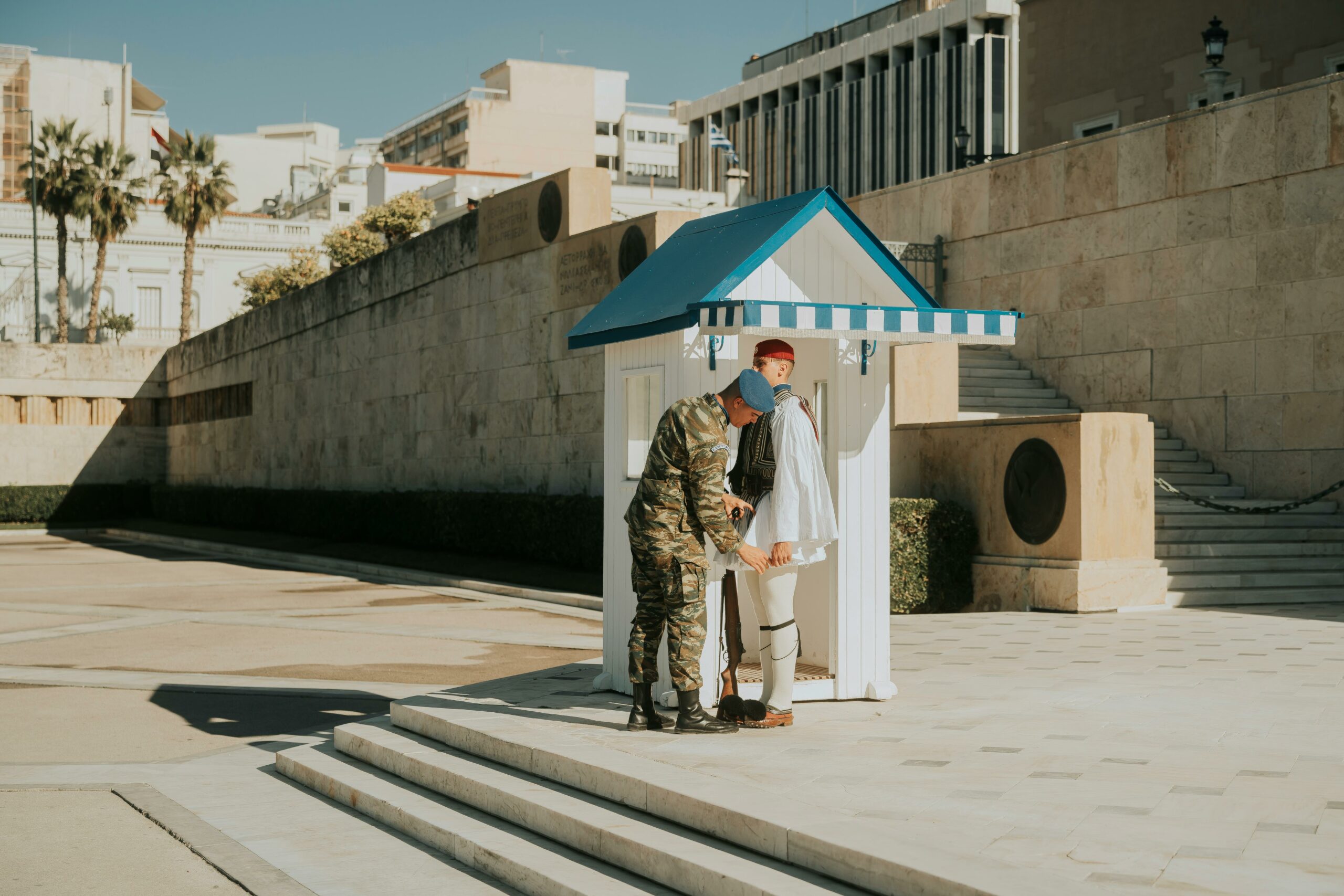 Κυκλοφοριακές ρυθμίσεις στο κέντρο της Αθήνας λόγω της μαθητικής παρέλασης στο Σύνταγμα