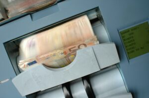 Οι πληρωμές από e-ΕΦΚΑ και ΔΥΠΑ έως τις 25 Απριλίου