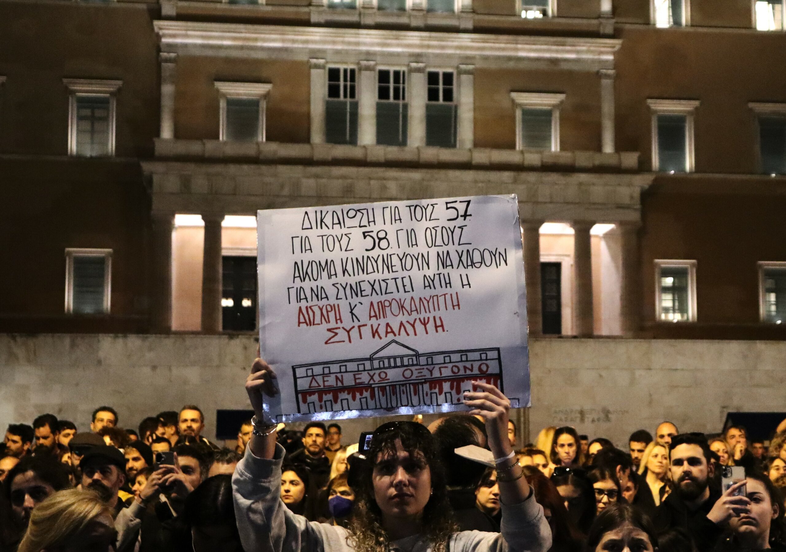 Πολιτικός «σεισμός» στους δρόμους για τα Τέμπη