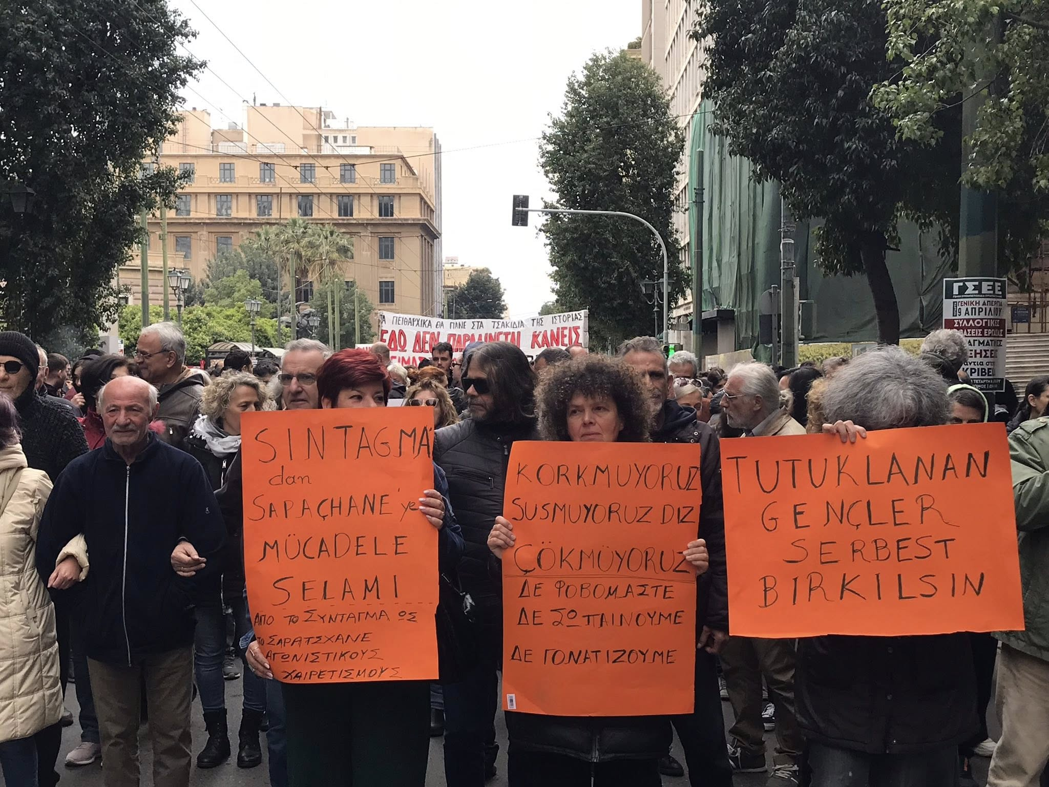 Συγκέντρωση αλληλεγγύης στον τουρκικό λαό στην πρεσβεία της Τουρκίας