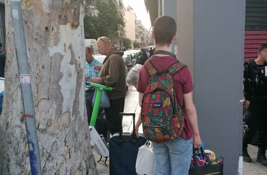  Πέταξαν στο δρόμο οικογένεια με ανάπηρο παιδί στα Σεπόλια