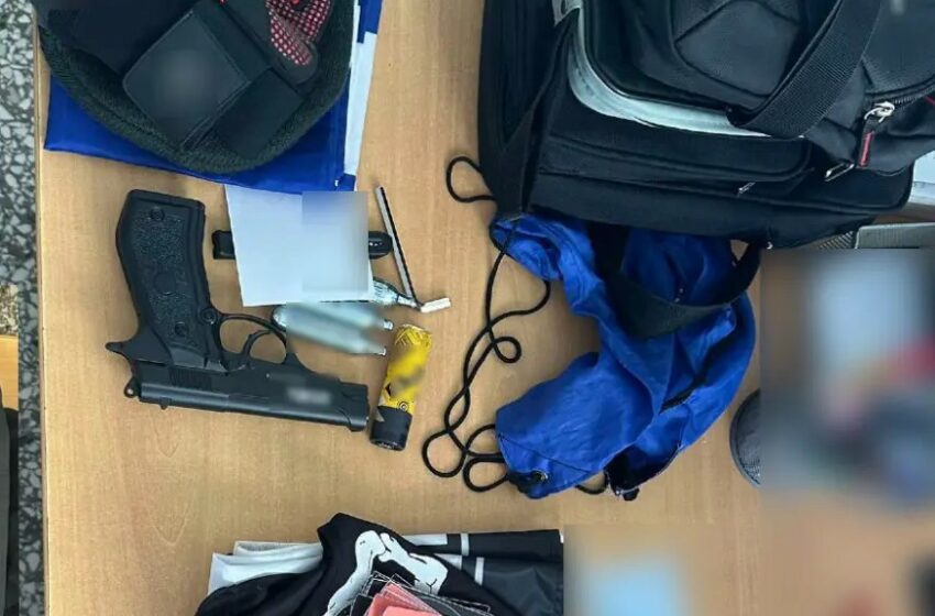 Συνέλαβαν ομάδα Χρυσαυγιτών με αεροβόλο σε σχολείο