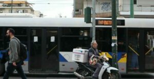 Απεργία αύριο για delivery, courier και εργαζόμενους με μηχανάκι