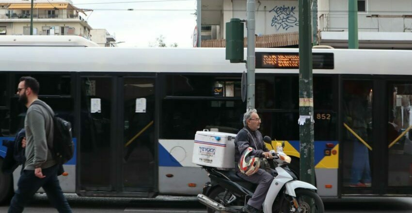 Απεργία αύριο για delivery, courier και εργαζόμενους με μηχανάκι