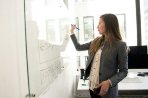 Διαμαρτυρία για το επίδομα ανεργίας από τους εργαζόμενους στα φροντιστήρια και την ιδιωτική εκπαίδευση