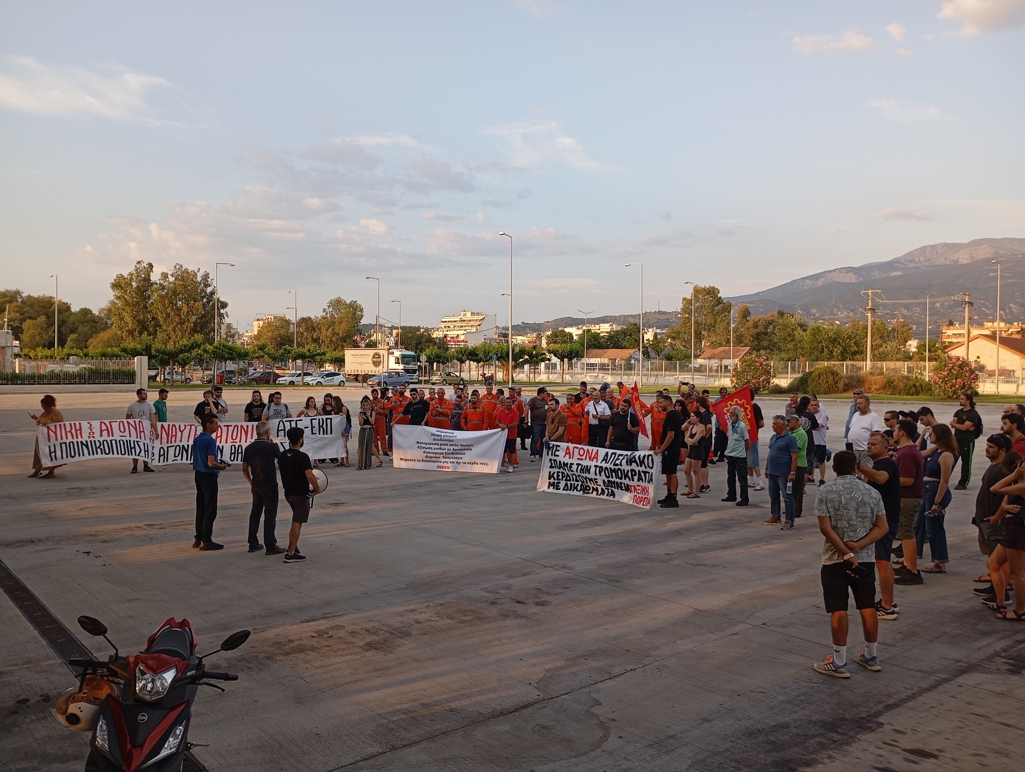 Για 9η μέρα συνεχίζεται η απεργία στα πλοία της Αδριατικής Για 9η μέρα συνεχίζεται η απεργία στα πλοία της Αδριατικής