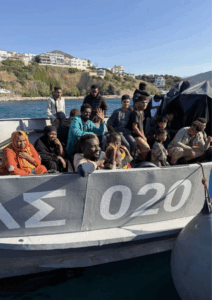 Με αλληλεγγύη στους πρόσφυγες απαντά η κοινωνία - Διαδηλώσεις σε Αθήνα και Χανιά